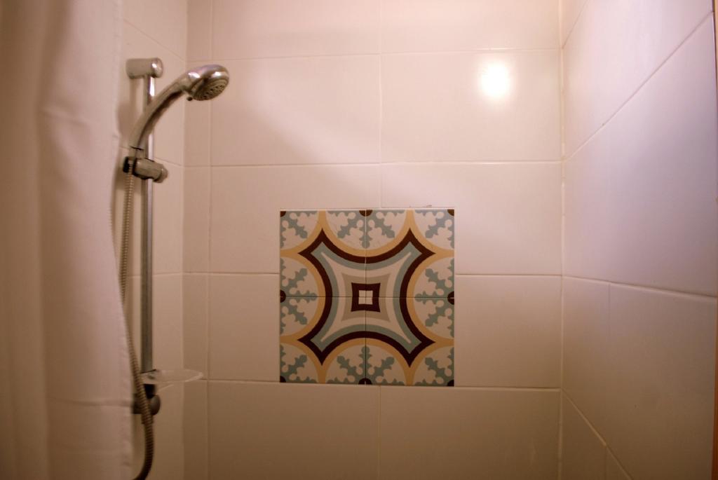 Nzar Khoury For Hosting Hotel Akko Ruang foto