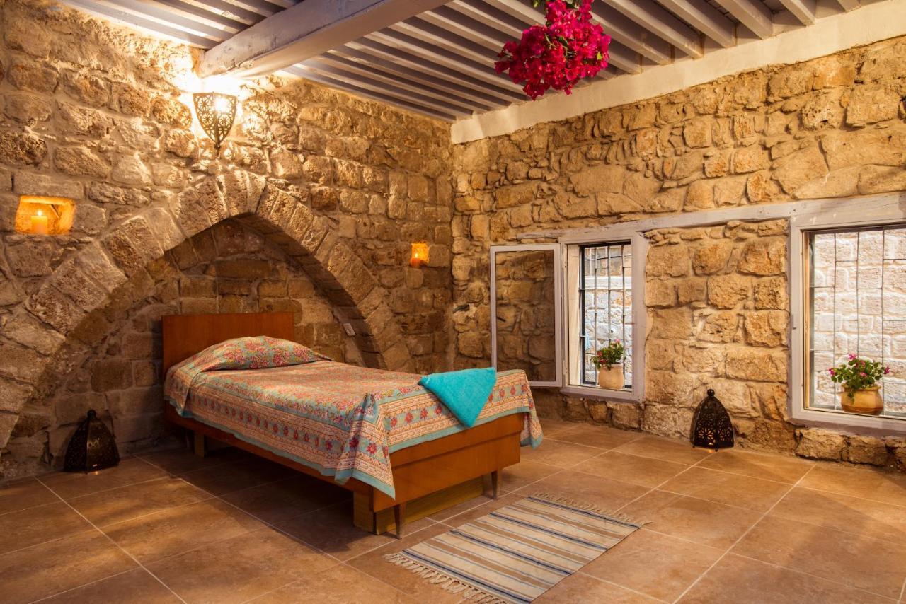 Nzar Khoury For Hosting Hotel Akko Ruang foto